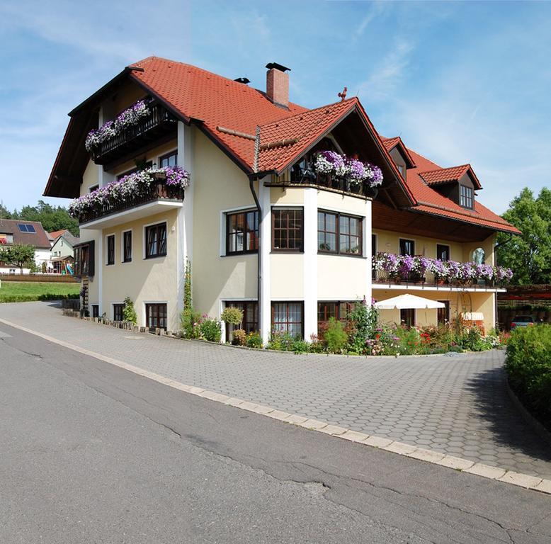 Gaestehaus Am Sonnenhang Erbendorf Bagian luar foto